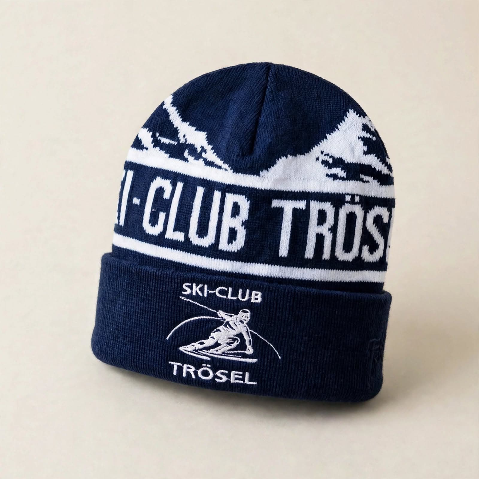 Ski-Club Trösel beanie with a jacquard mountain pattern